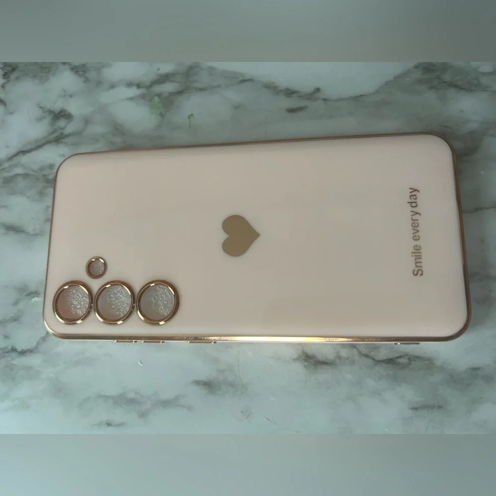 Samsung Galaxy S24 Elegant Gold and Cream Smartphone case